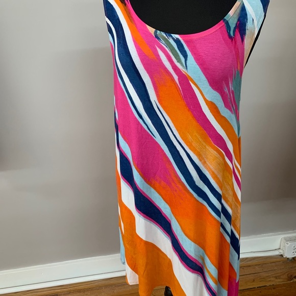 Krimson clover asymmetrical top - Picture 1 of 1